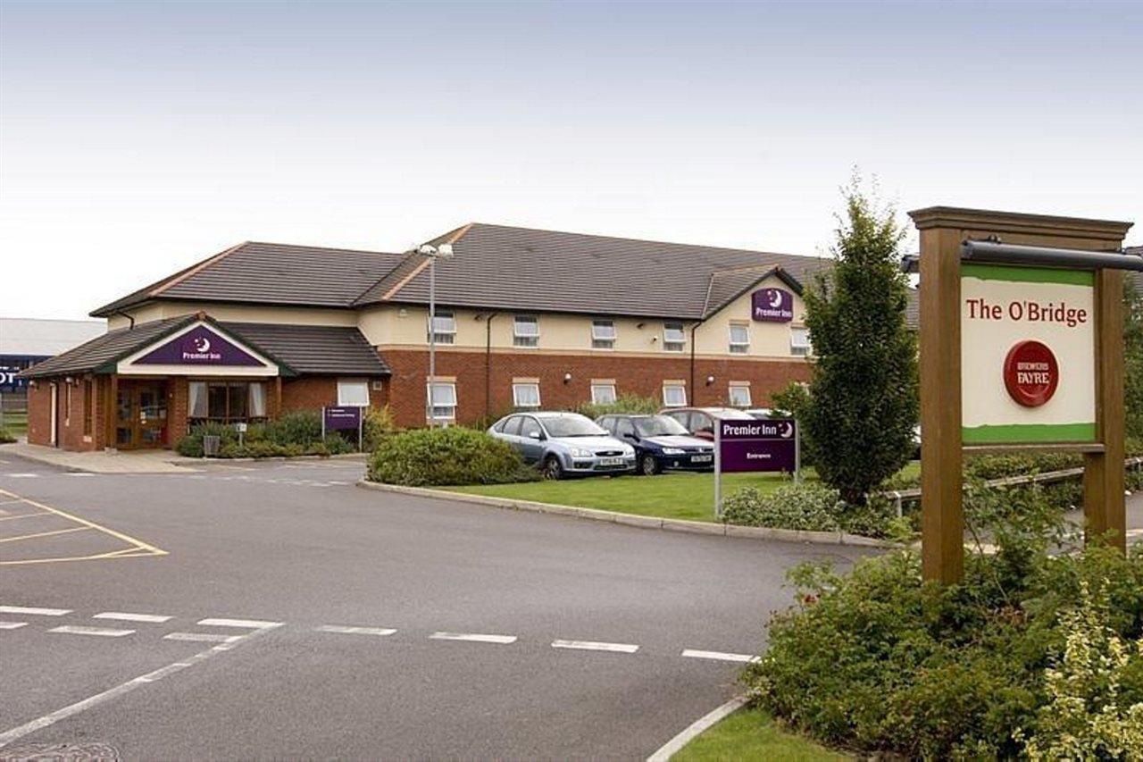 Premier Inn Taunton Central Экстерьер фото