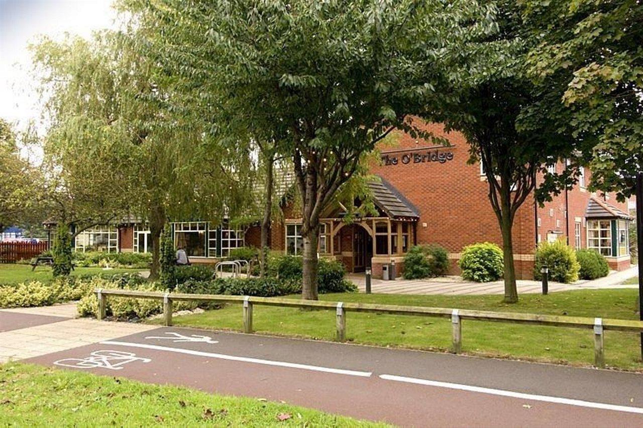 Premier Inn Taunton Central Экстерьер фото