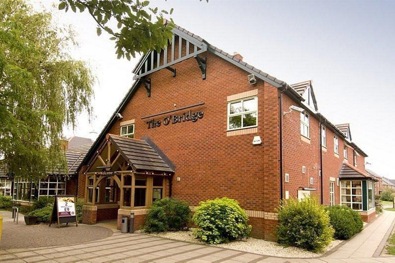 Premier Inn Taunton Central Экстерьер фото
