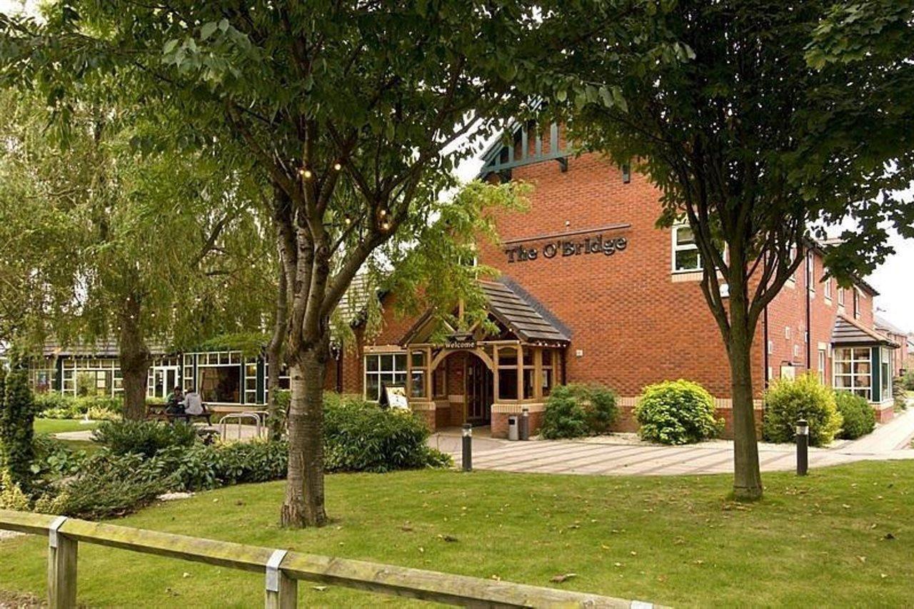Premier Inn Taunton Central Экстерьер фото